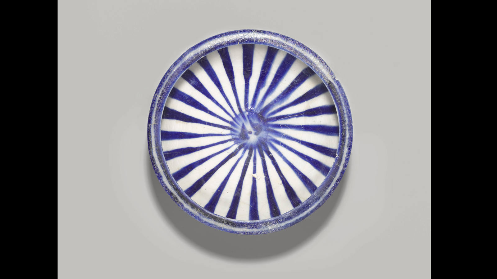 
Bol blanco y azul, Persia, del siglo XIII, Museo de Brooklyn, New York.
