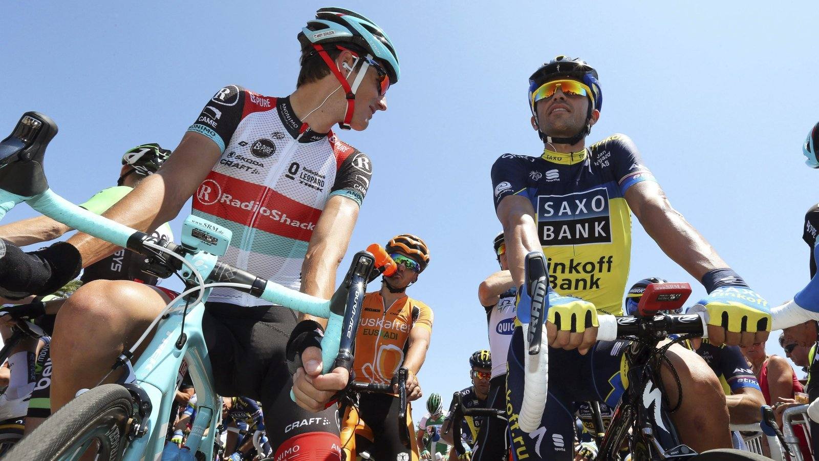 
Simon Gerrans se impone en un ajustadísimo sprint a Peter Sagan en una jornada sin cambios en la general
