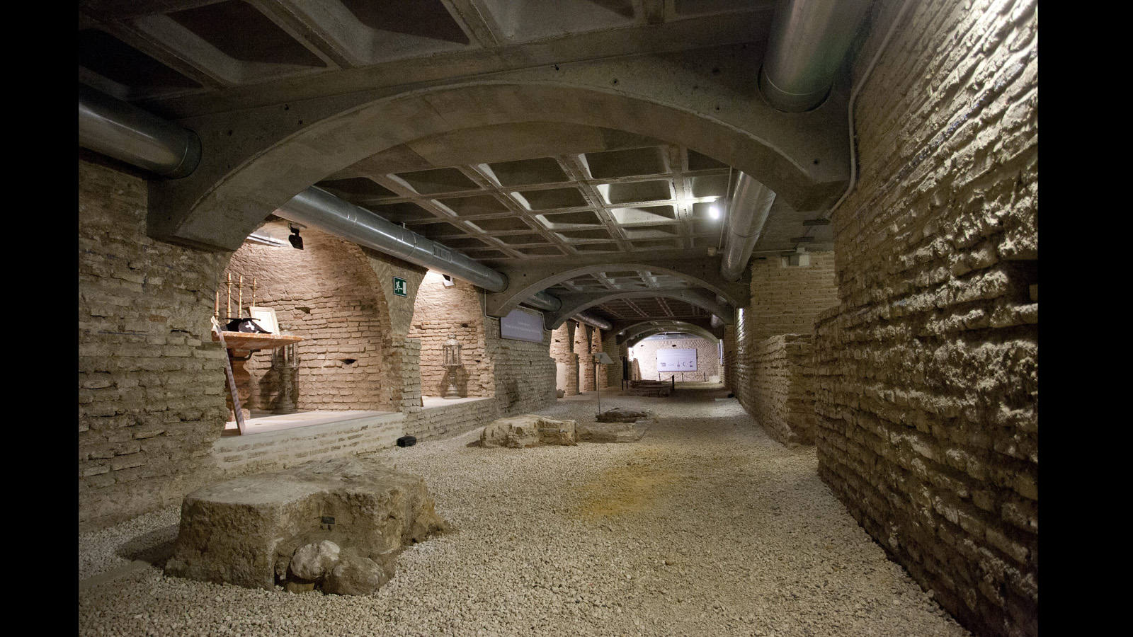 
Las visitas nocturnas incluyen en su recorrido el acceso a las criptas, el camarín de la Virgen de las Aguas y las cubiertas de la iglesia
