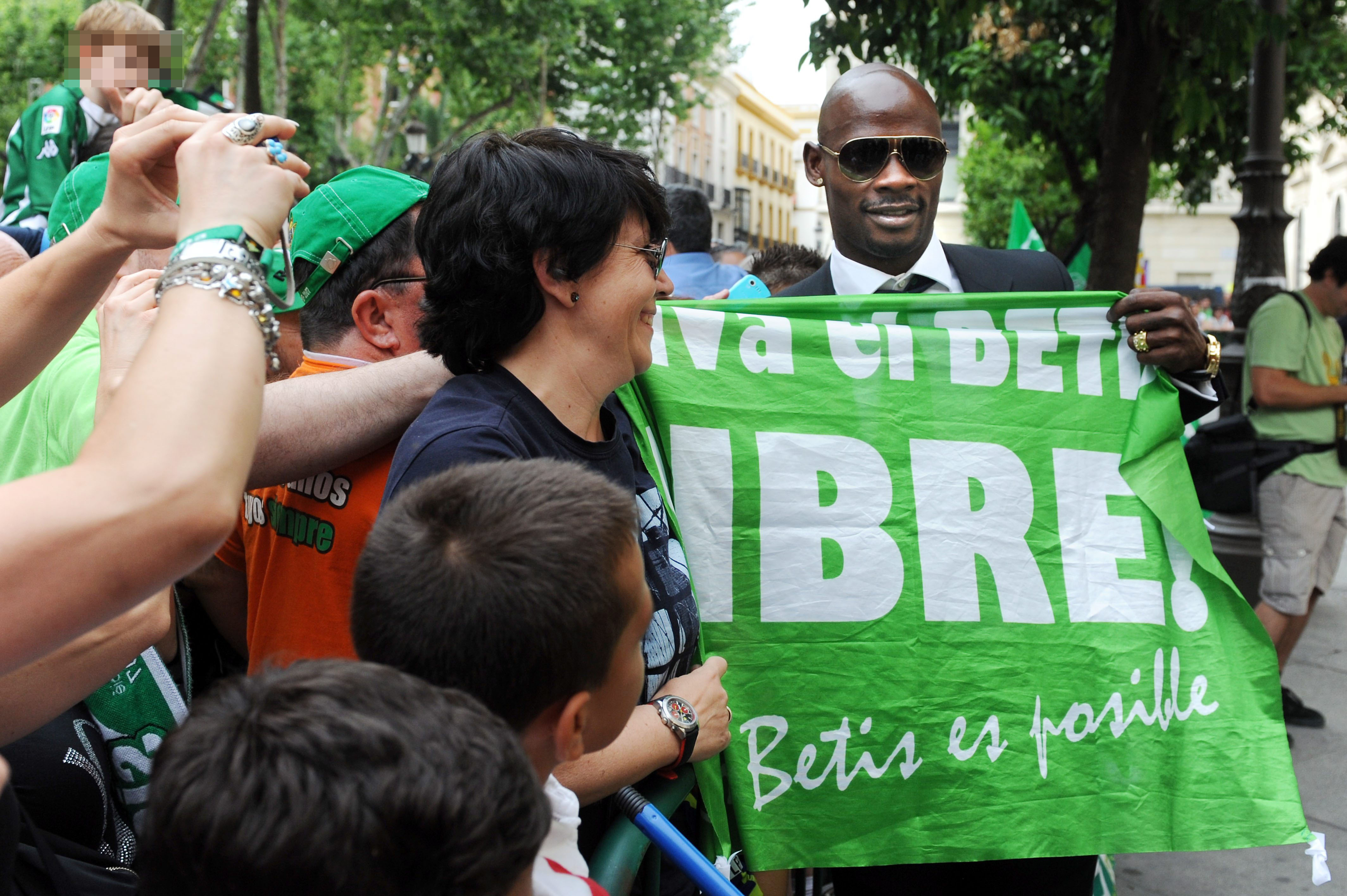El Betis, recibido con honores en el  Ayuntamiento de Sevilla