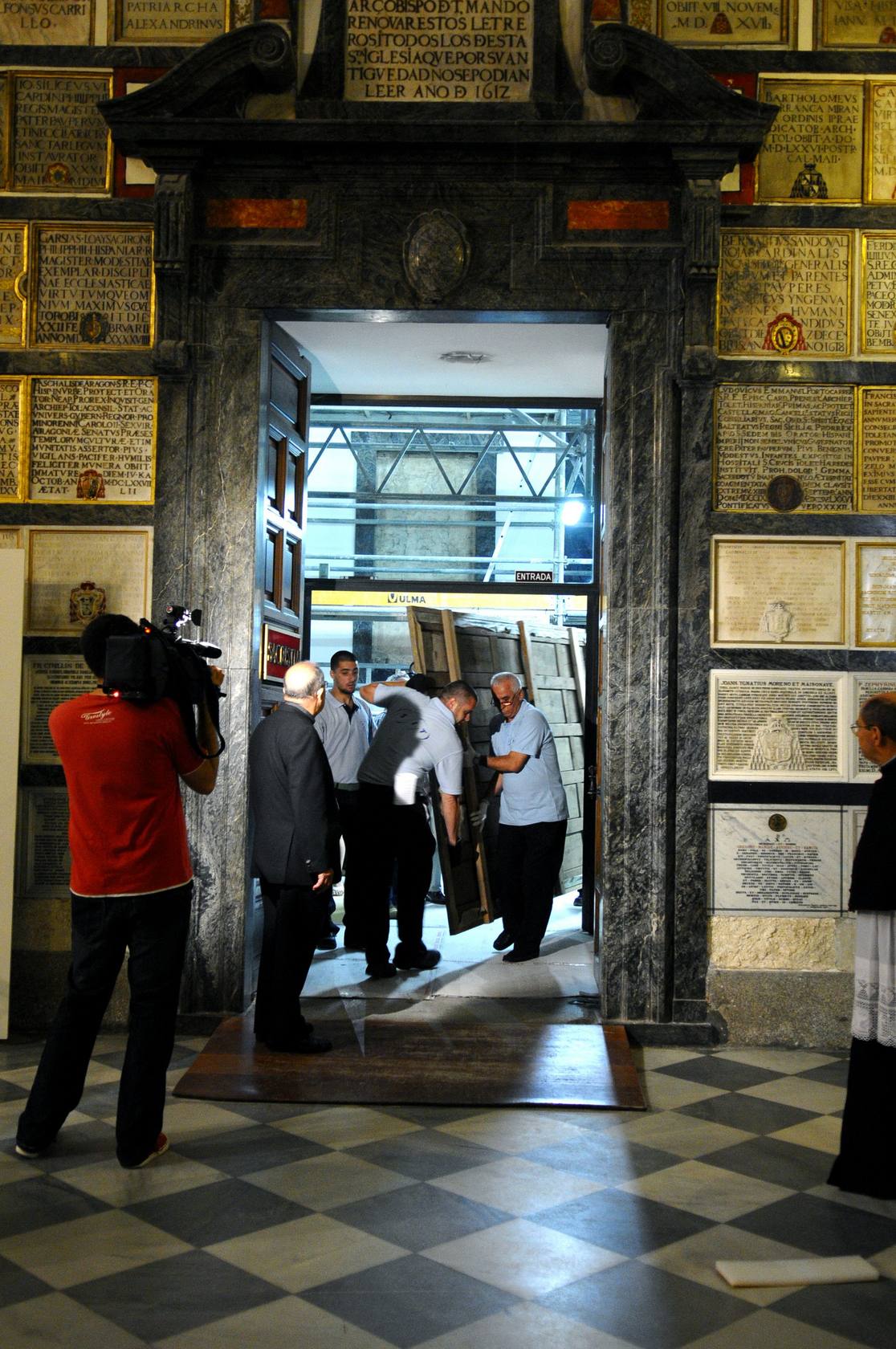 
Traslado de «El Expolio» de El Greco al Museo del Prado para su restauración
