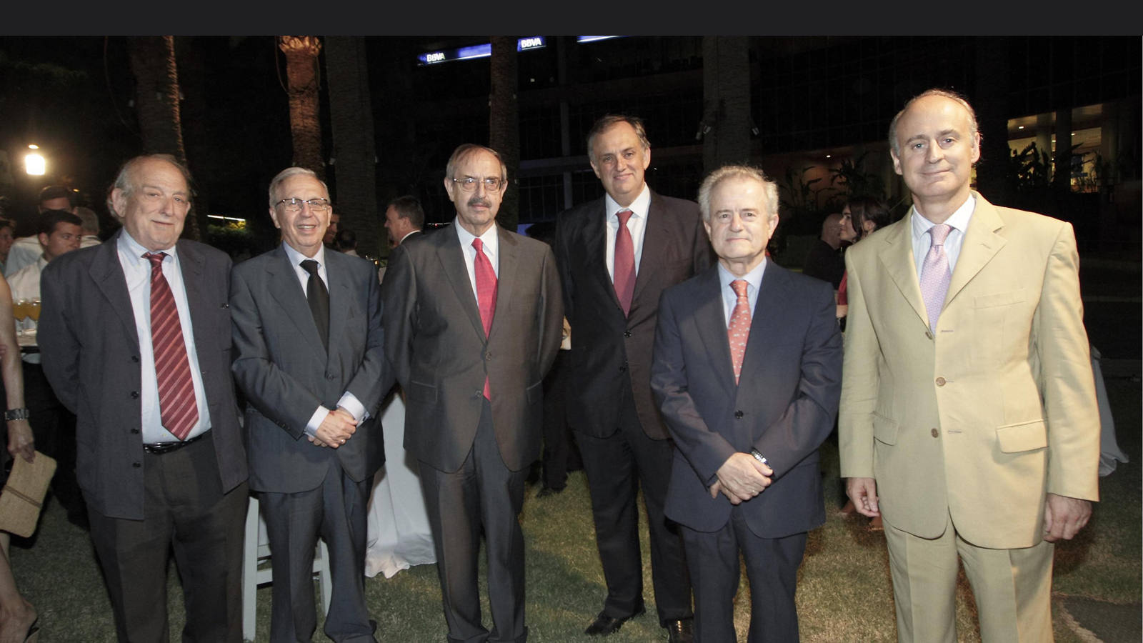
En la entrega del galardón se dieron cita representantes de la política, judicatura, fiscales, notarios, abogados y procuradores
