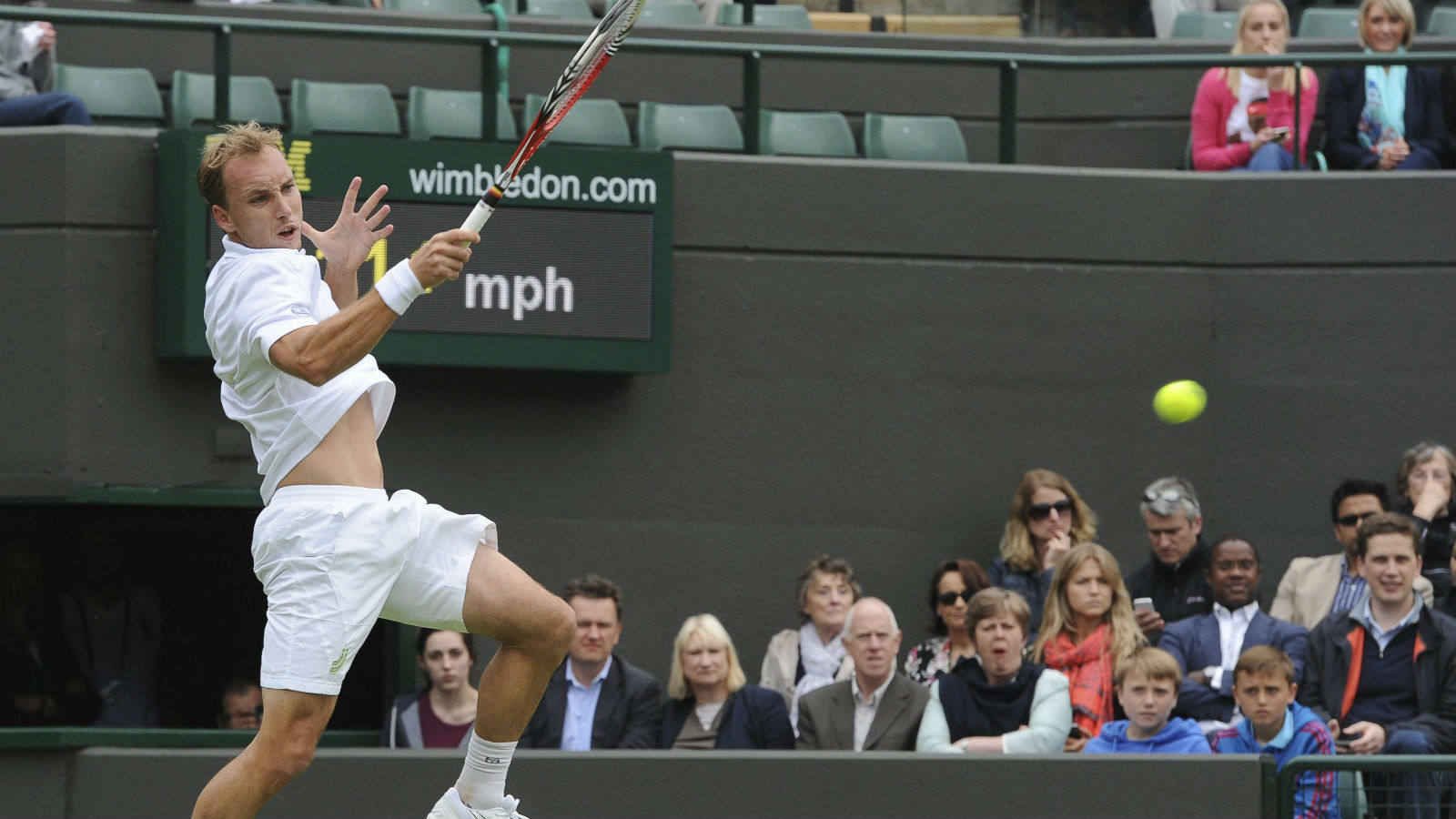 
El balear pierde ante Darcis por 7-6 (4), 7-6 (8) y 6-4, la primera derrota de su carrera en el estreno de un Grand Slam
