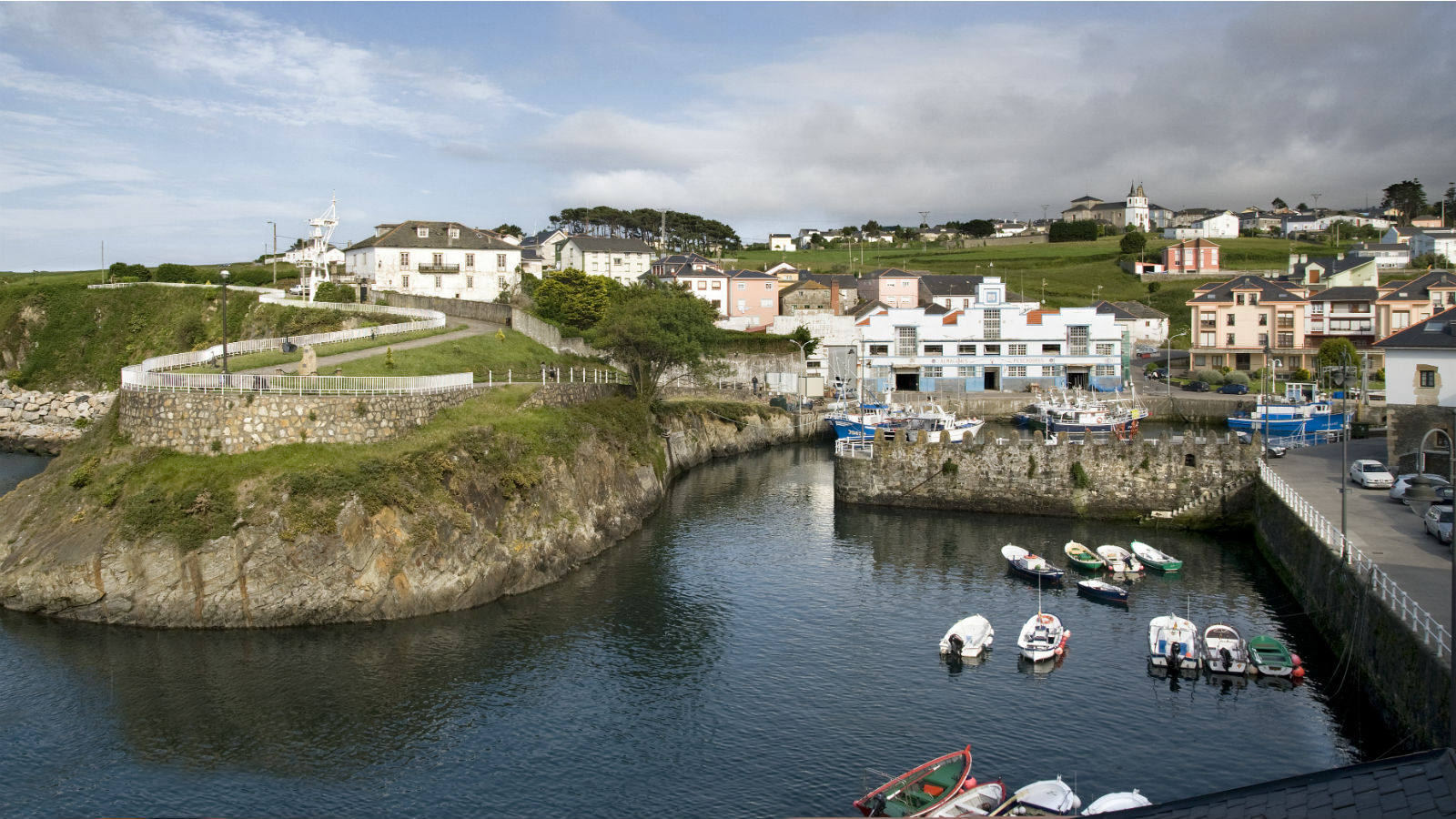 Puerto de Vega: pescadores, barcos, arquitectura tradicional...