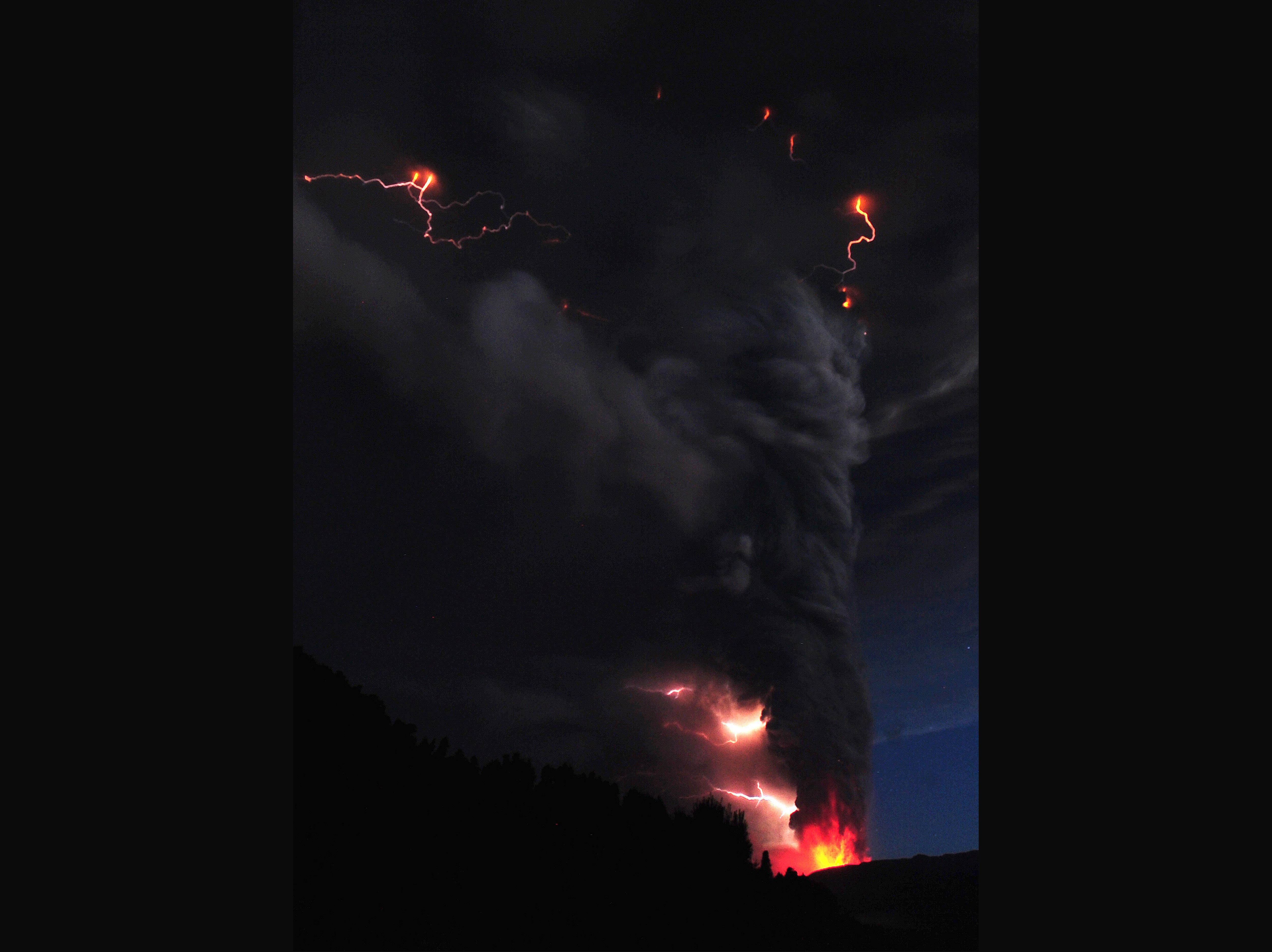 Las espectaculares im�genes de la erupci�n  de un volc�n en Chile