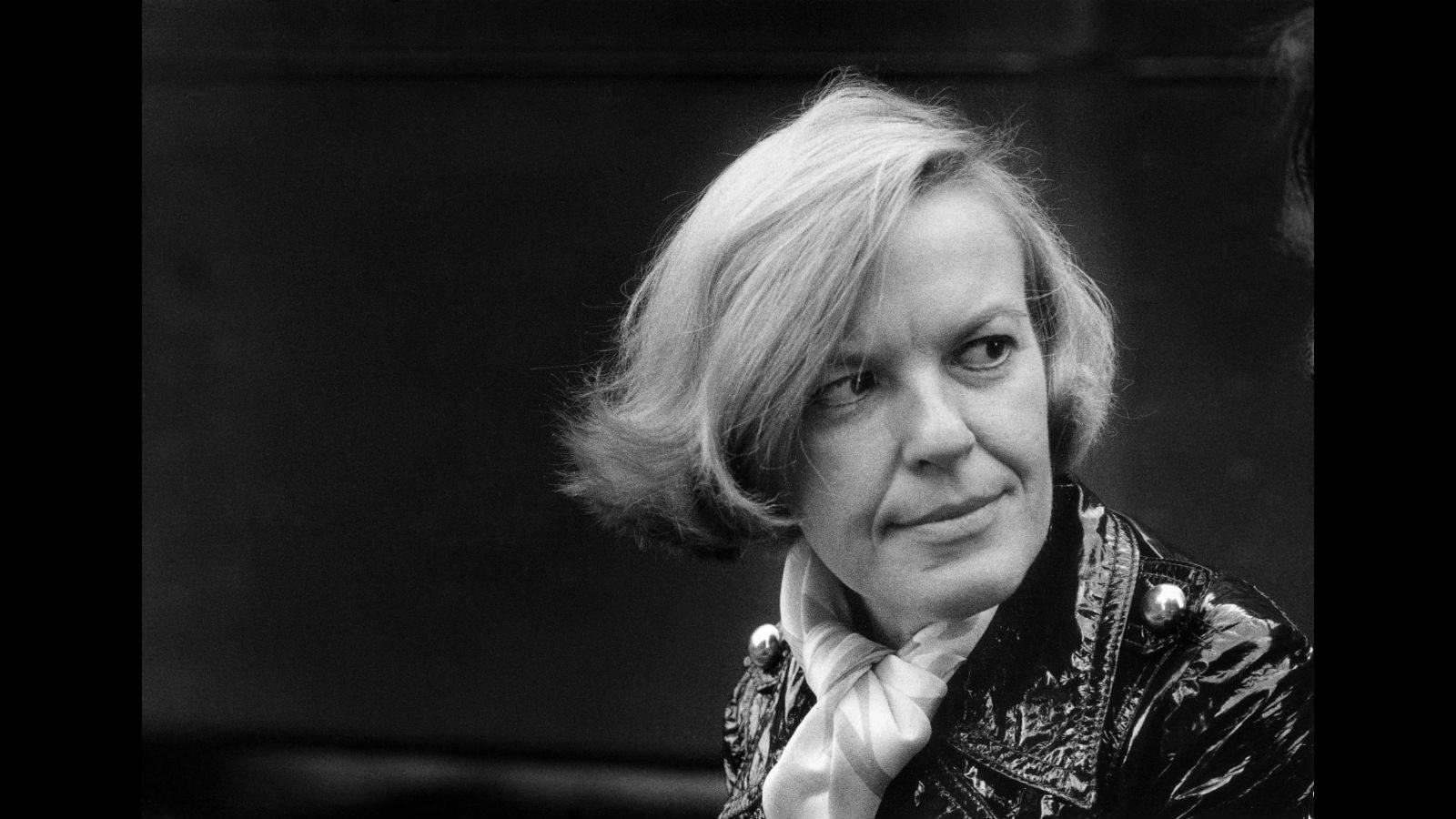 La poeta austriaca Ingeborg Bachmann (1926-1973) en Roma, noviembre 1969. Una de las más destacadas escritoras en lengua alemana del siglo XX usaba muchas veces el seudónimo de Ruth Keller.