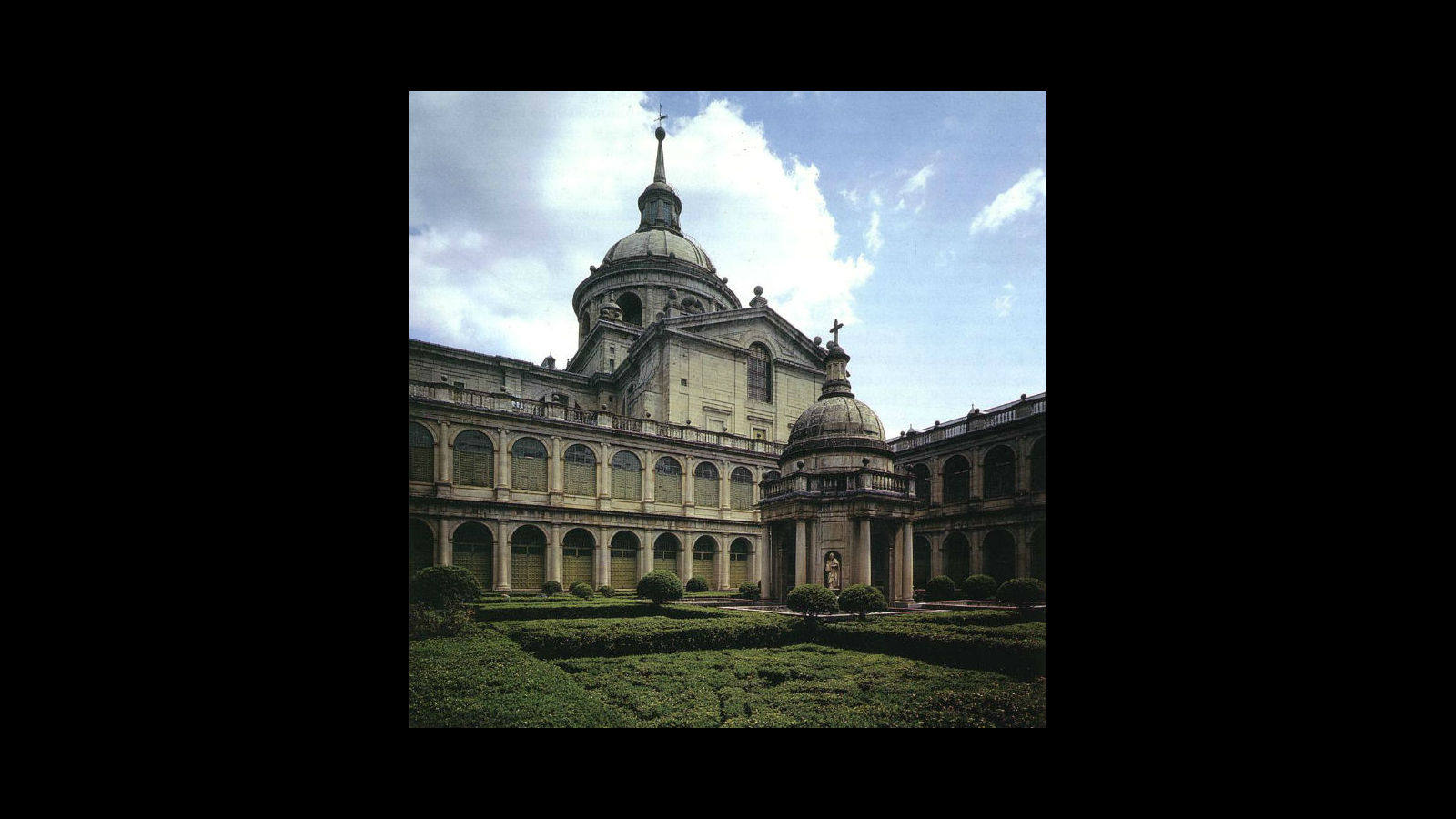 
El Patio de los Evangelistas del Monasterio de San Lorenzo de El Escorial
