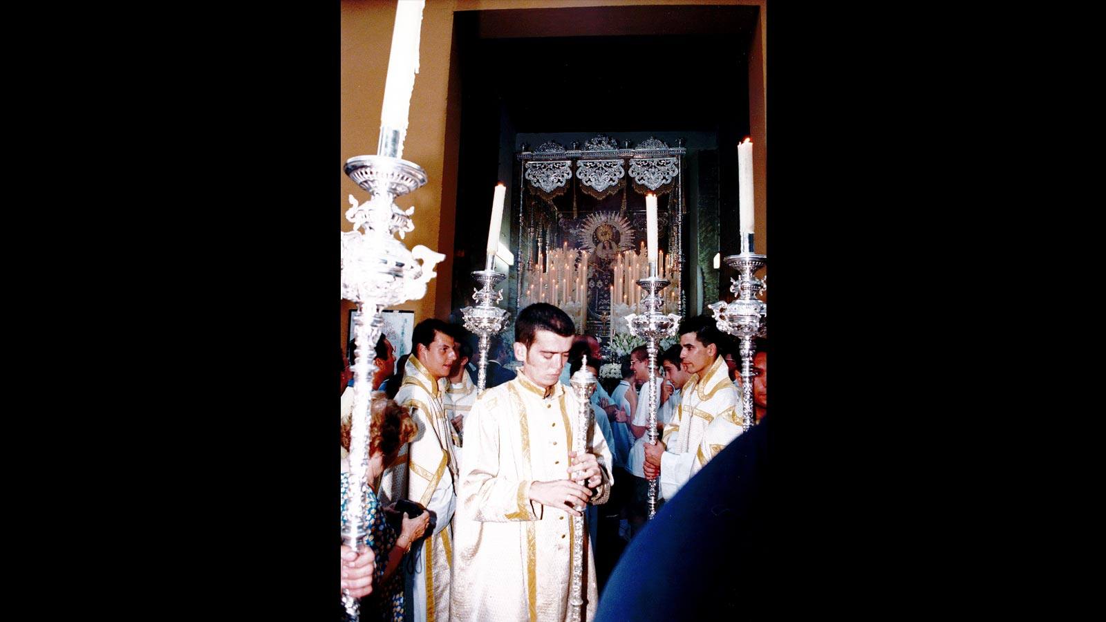 
Procesión de la Virgen del Carmen, que salía este año, 1998, todavía de la iglesia de Santa Catalina
