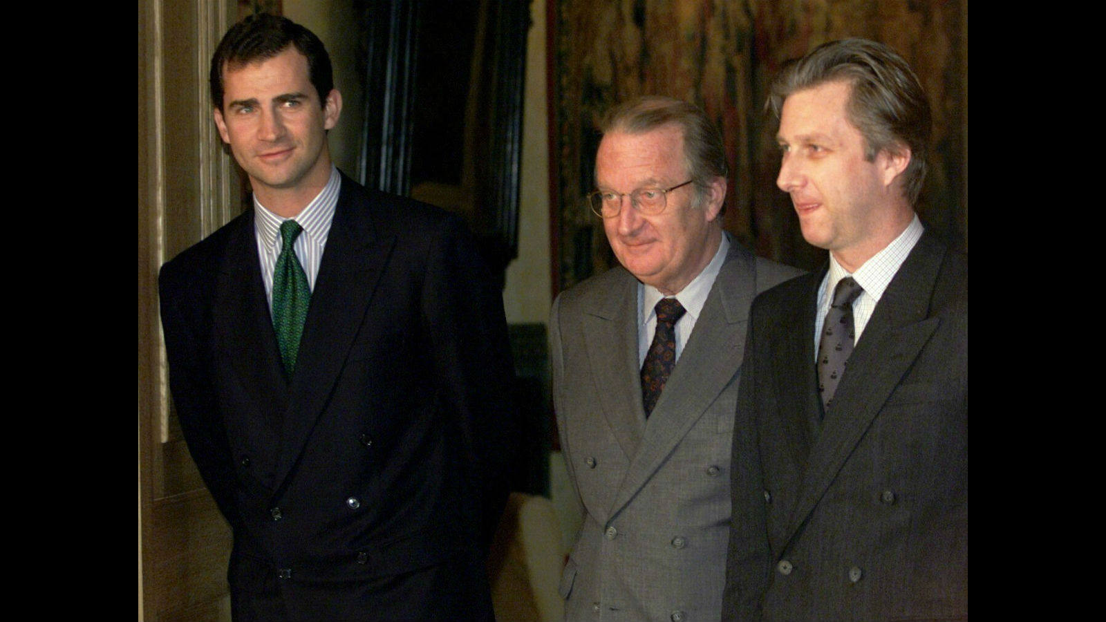 El Príncipe Felipe de Borbón junto al monarca belga, Alberto II y su heredero Philippe en la audiencia concedida por Rey de Bélgica en el Palacio Real al Príncipe de Asturias