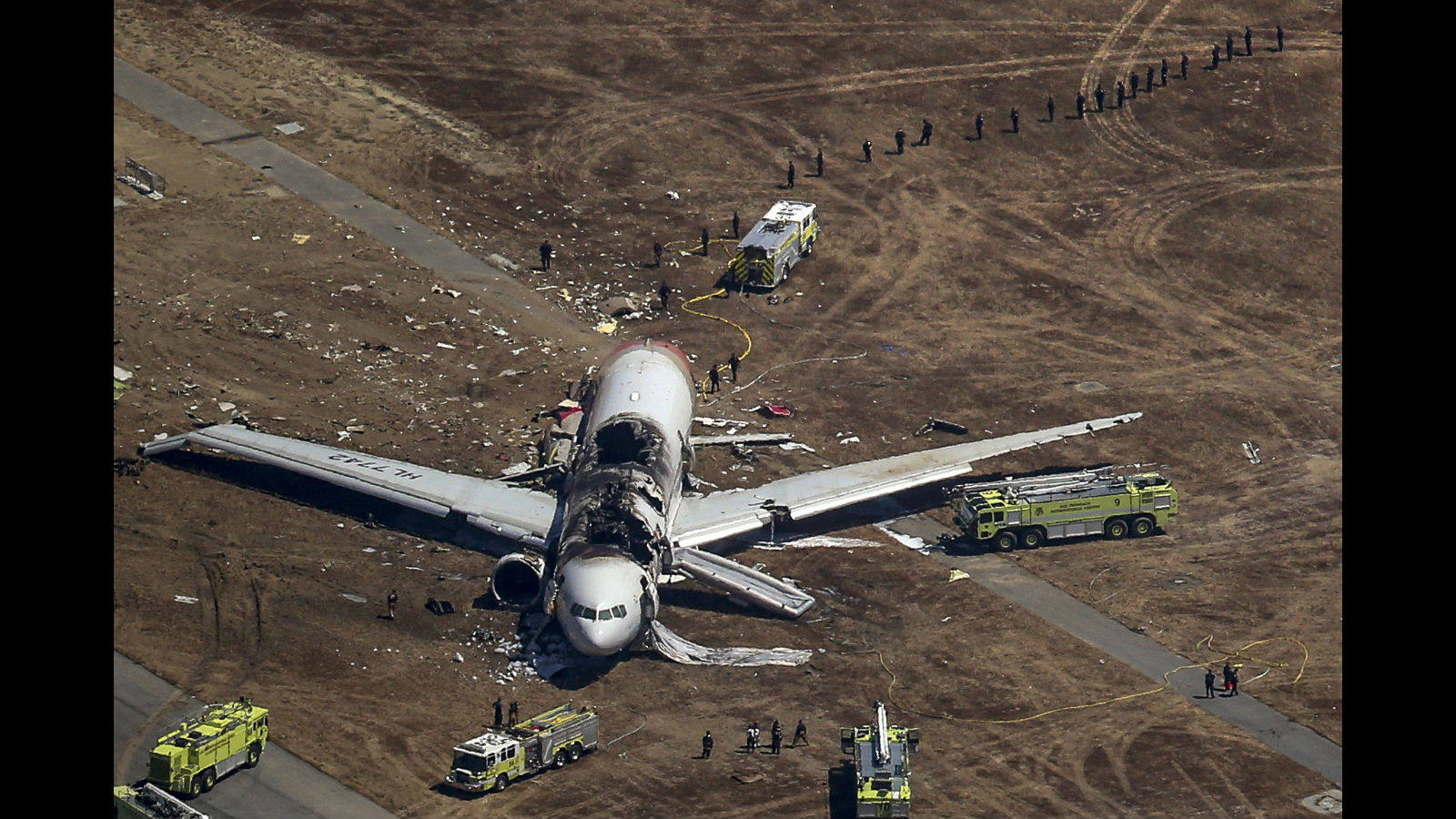 Así quedó el avión tras estrellarse al tomar tierra