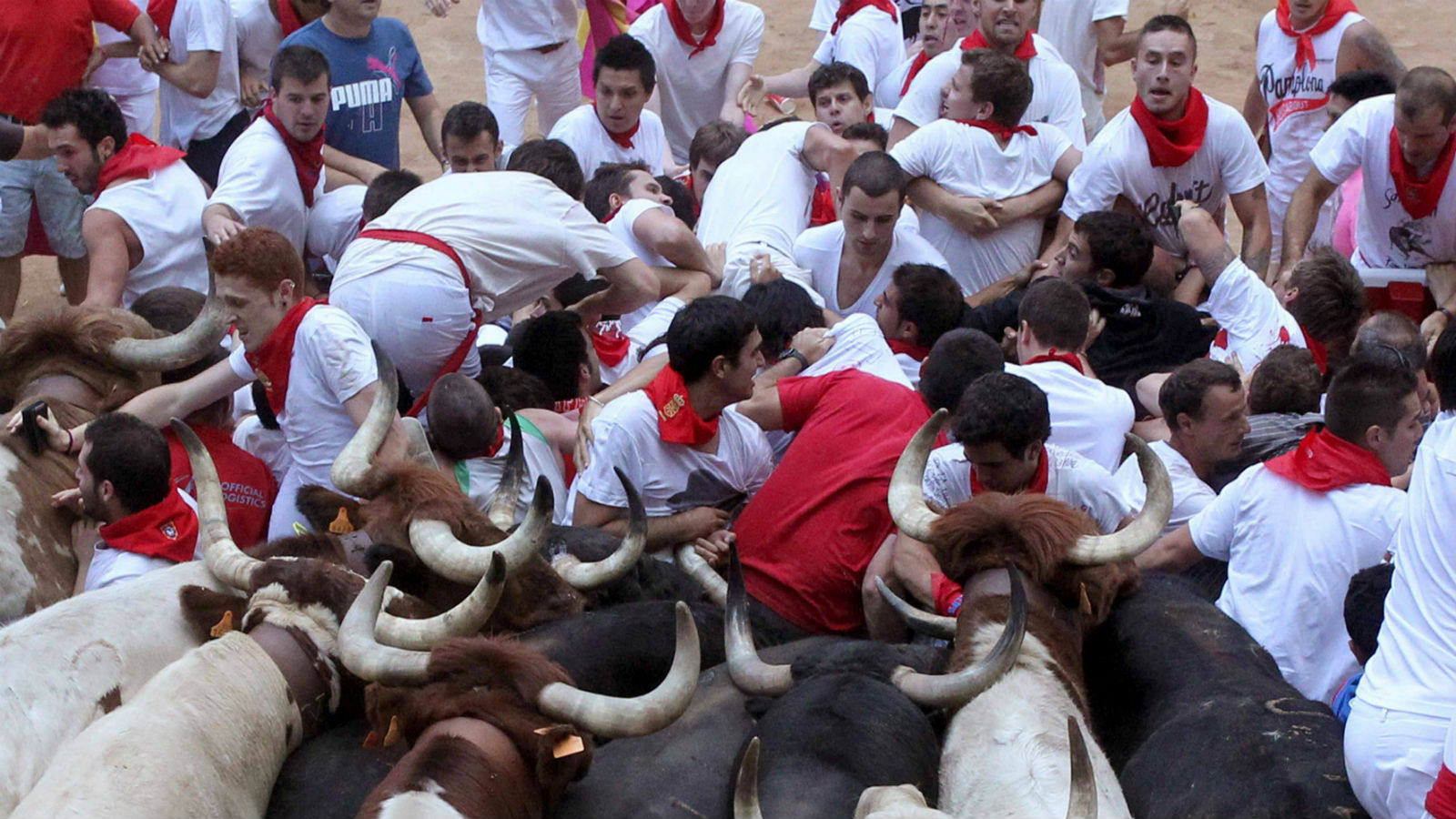 Los mozos se encontraron con una de las dos puertas de la plaza de toros cerrada, lo que provocó el tumulto antes incluso de que llegaran los toros.