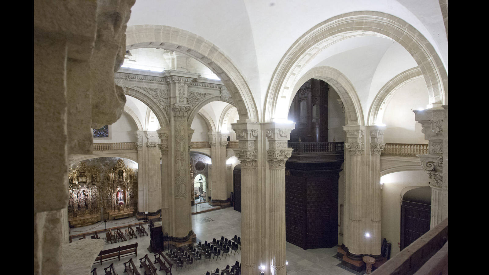 
Las visitas nocturnas incluyen en su recorrido el acceso a las criptas, el camarín de la Virgen de las Aguas y las cubiertas de la iglesia
