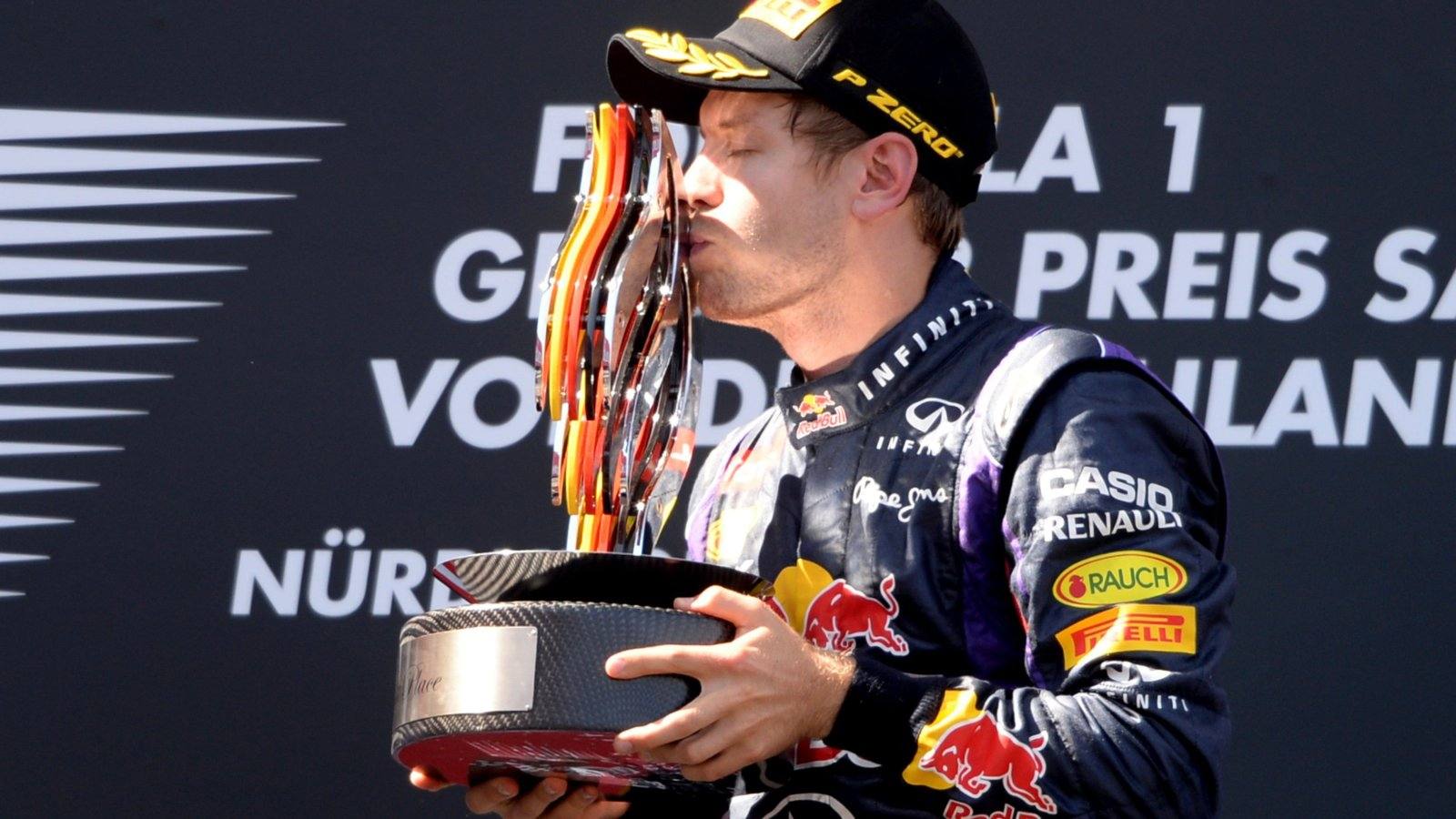 
Victoria para Sebastian Vettel, acompañado en el podio por Raikkonen y Grosjean; Fernando Alonso, cuarto
