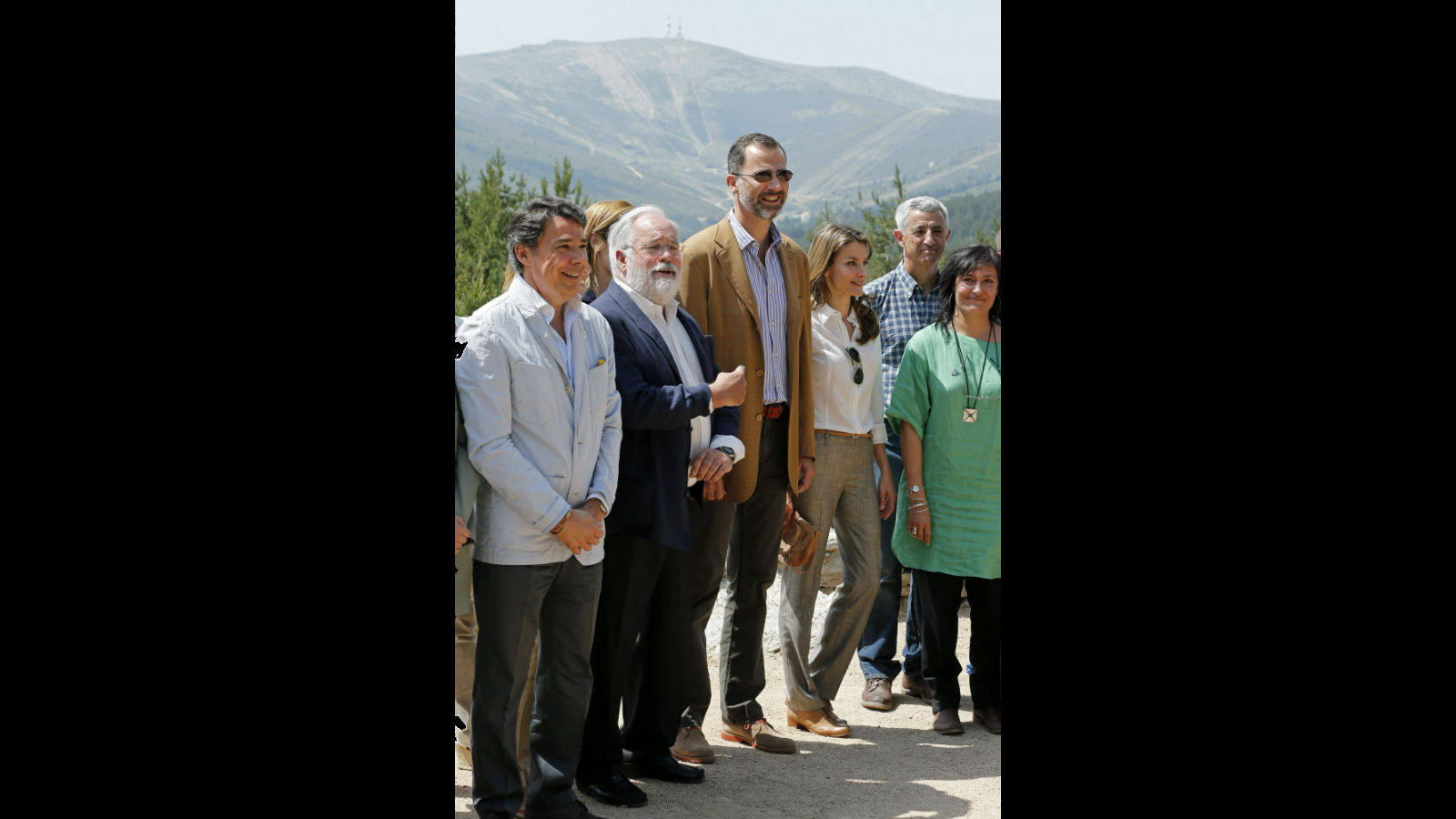 El presidente de la Comunidad de Madrid, Ignacio González y Arias Cañete, ministro de Agricultura, Alimentación y Medio Ambiente han acompañado a los Príncipes durante la visita