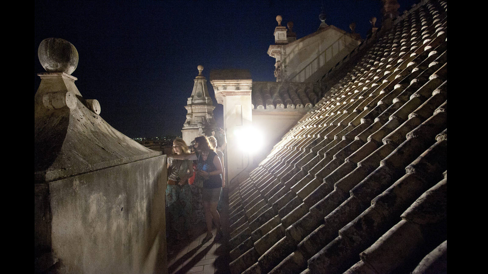 
Las visitas nocturnas incluyen en su recorrido el acceso a las criptas, el camarín de la Virgen de las Aguas y las cubiertas de la iglesia
