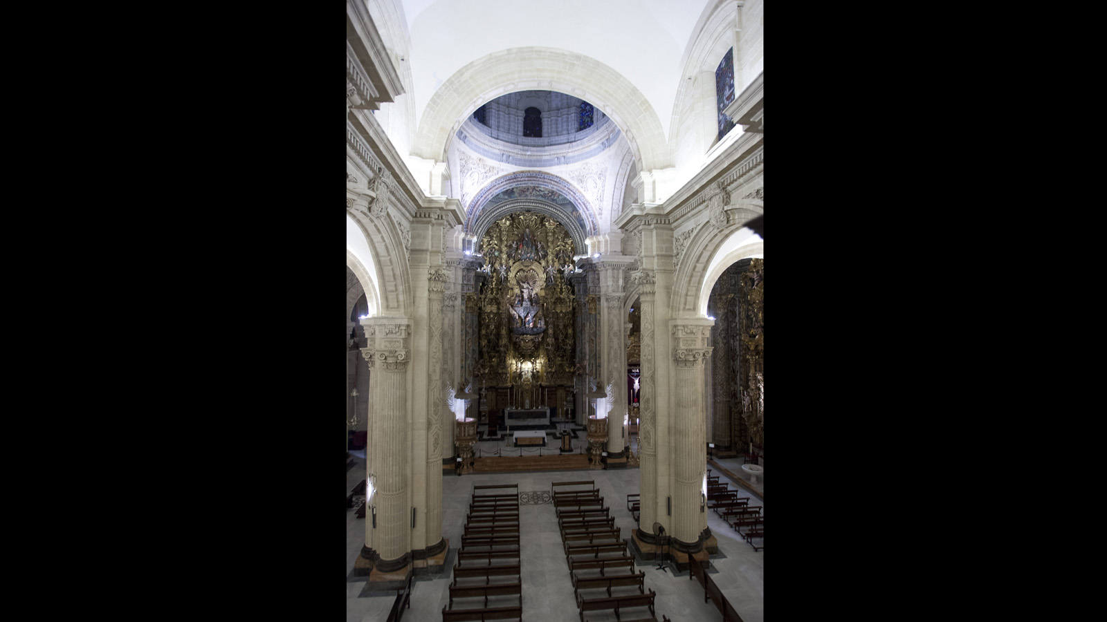 
Las visitas nocturnas incluyen en su recorrido el acceso a las criptas, el camarín de la Virgen de las Aguas y las cubiertas de la iglesia
