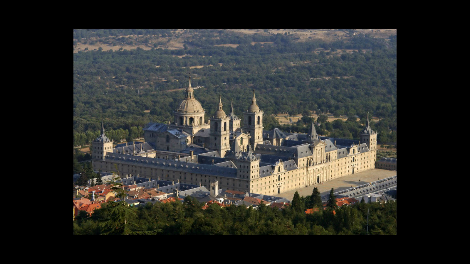 
El Monasterio de San Lorenzo de El Escorial fue ordenado construir a mediados del siglo XVI por Felipe II
