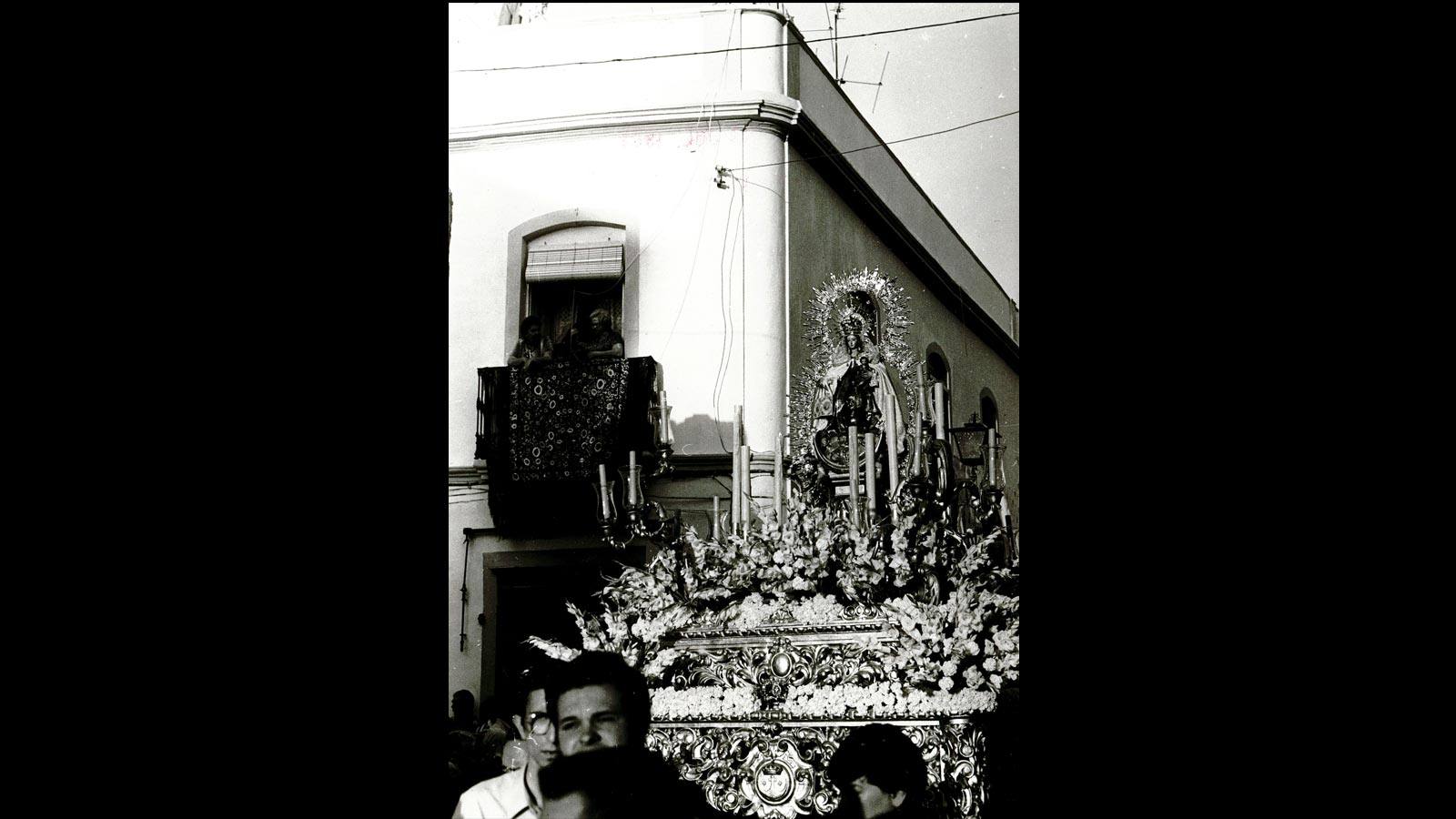 
Procesión de la Virgen del Carmen de la calle Calatrava, en 1981
