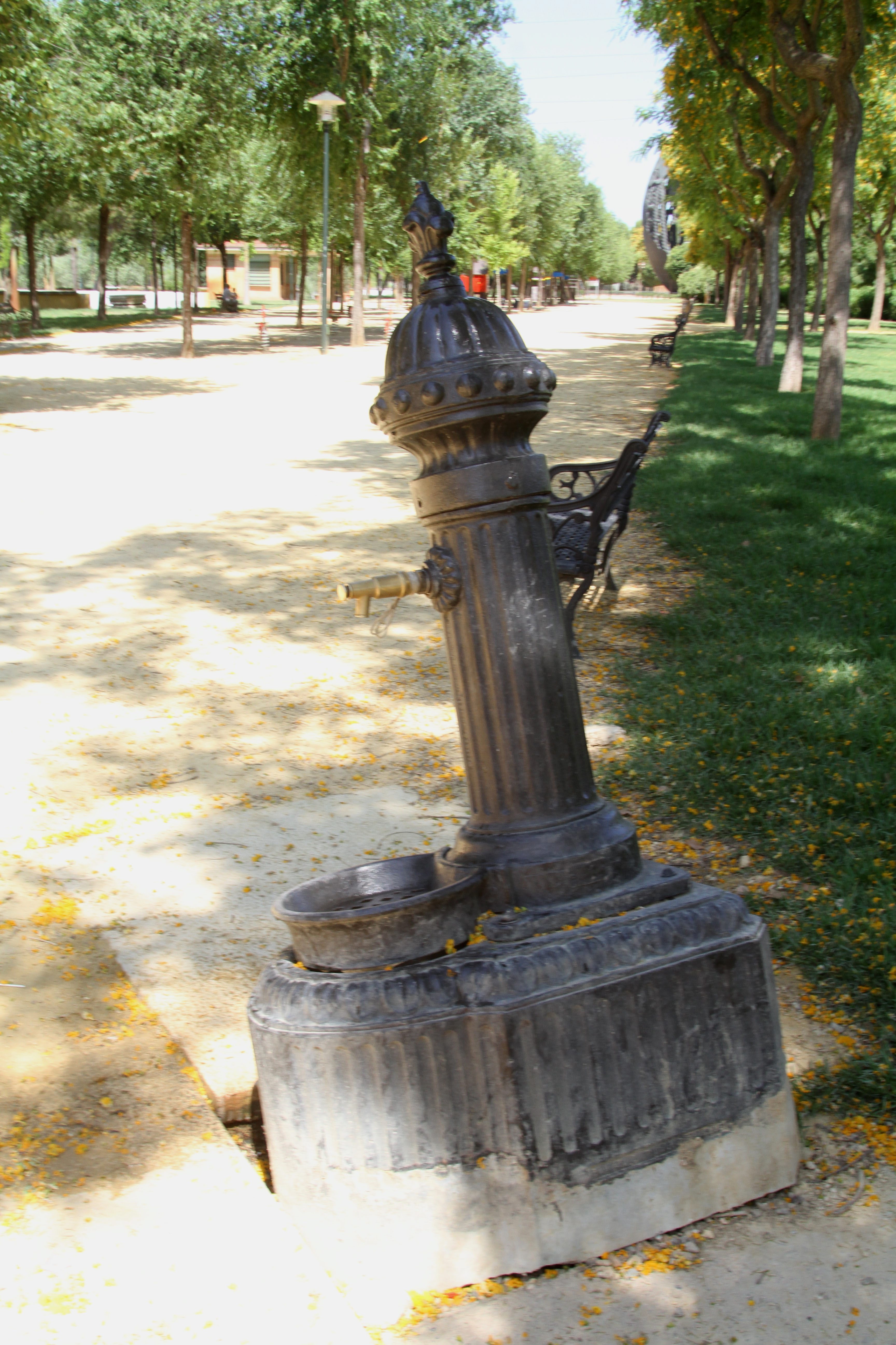 Nueva zona de parque y pasarela de San  Jerónimo