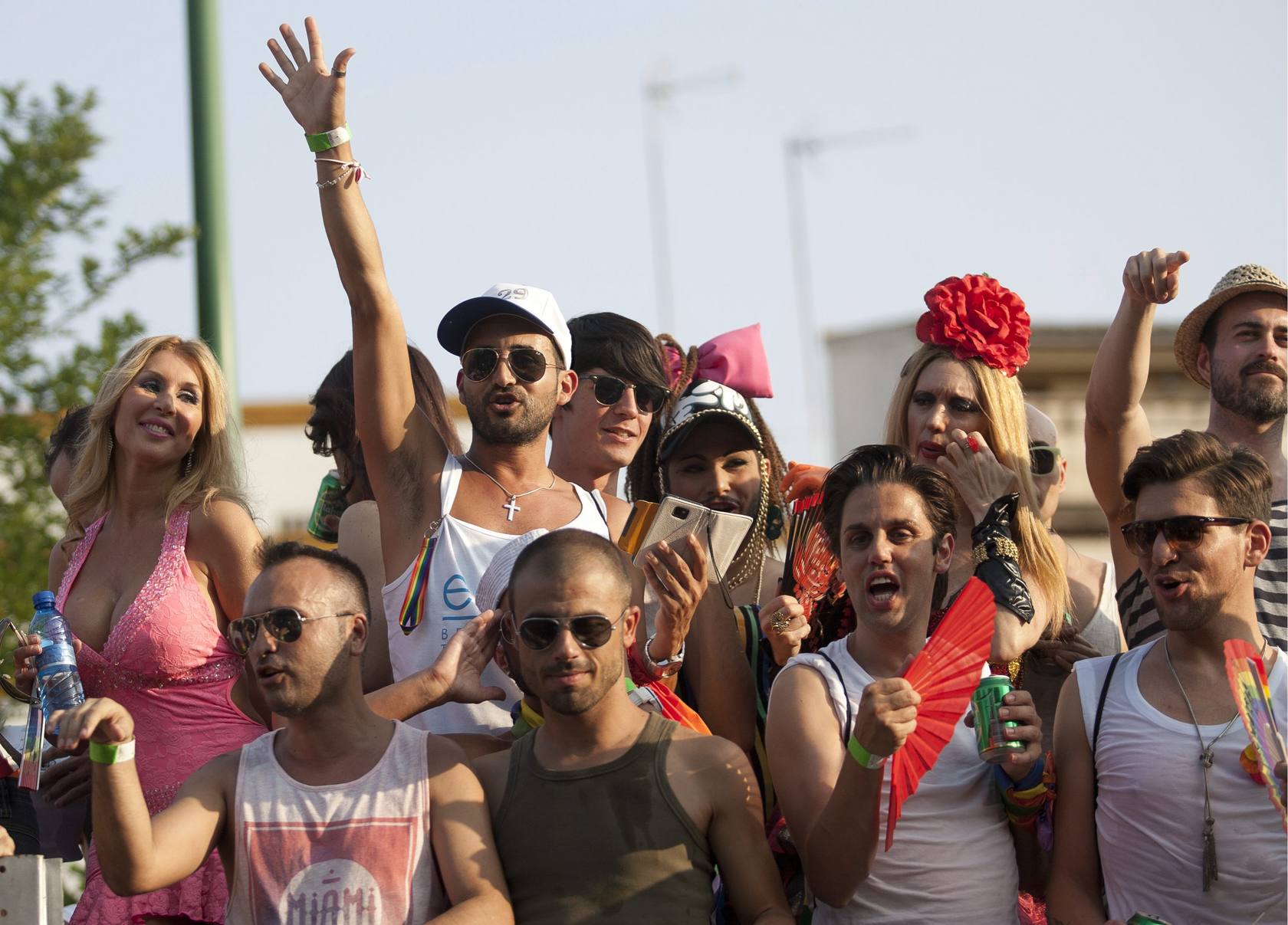 
Cabalgata con motivo del Día del Orgullo Gay por las calles de Sevilla
