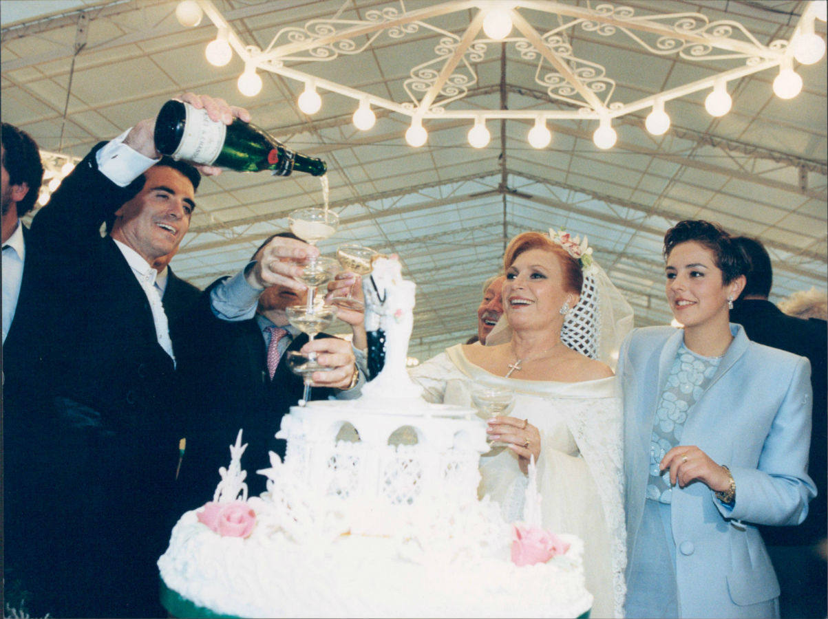 En 1995 volvió a vestirse de novia. Ya no era la novia minimalista que fue en 1976