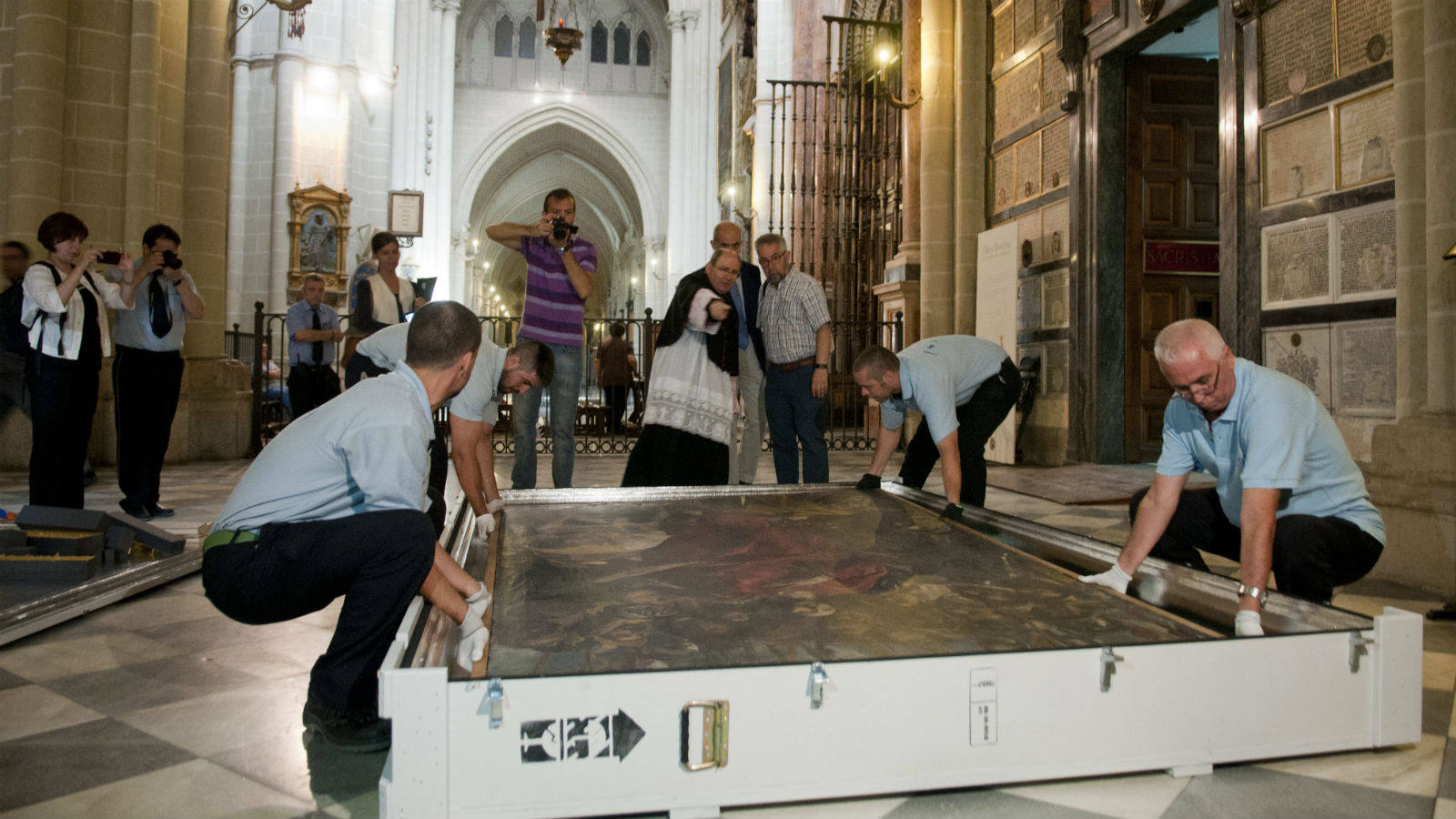 
Traslado de «El Expolio» de El Greco al Museo del Prado para su restauración
