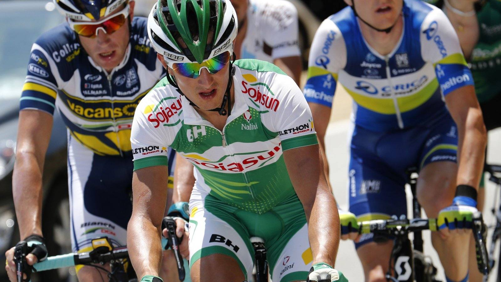 
Simon Gerrans se impone en un ajustadísimo sprint a Peter Sagan en una jornada sin cambios en la general

