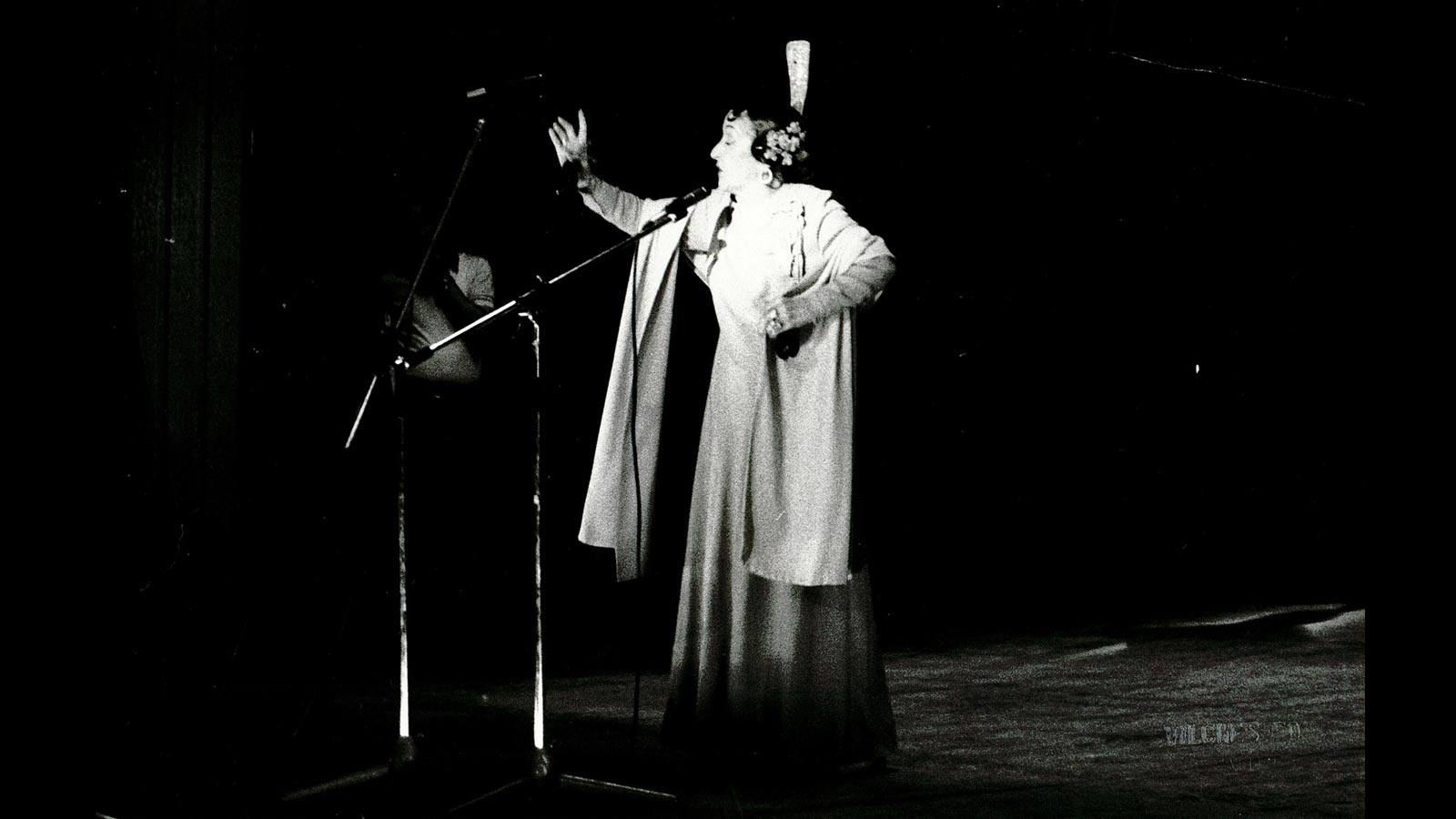Foto: Actuación de Estrellita en 1978, durante un homenaje a su figura. Sevilla le dedicó en 1978 una calle a la cantante cerca de la Alameda de Hércules. También tiene un azulejo en la plaza de los Carros, donde vivió algunos años