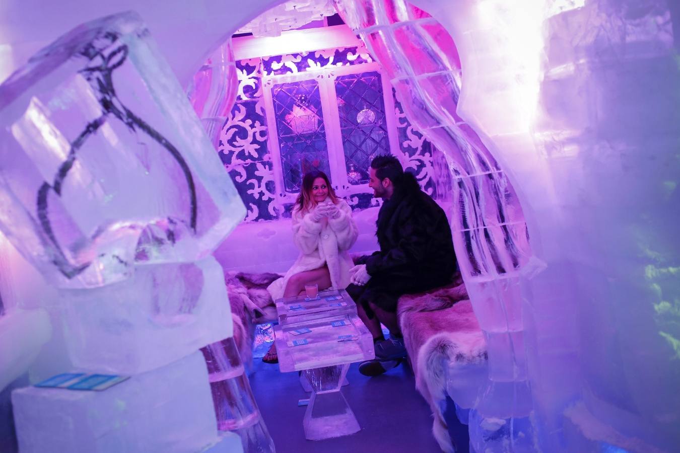 El bar de hielo tiene una superficie de 111 metros cuadrados