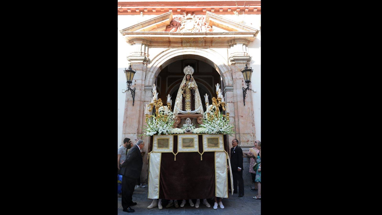 
Procesión fluvial de la Virgen del Carmen de la parroquia de La O, por el río Guadalquivir, en el año 2012
