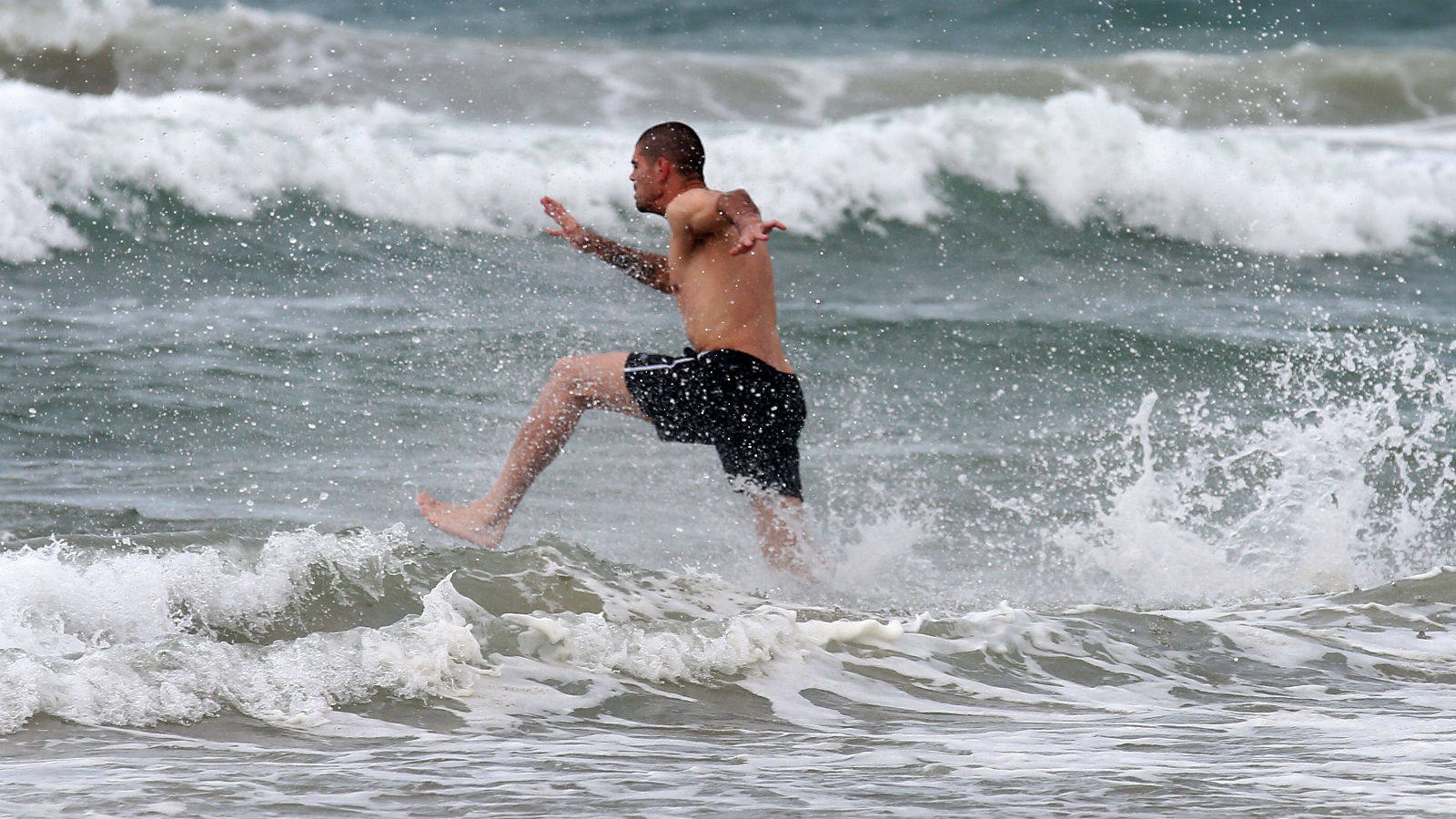 
Aprovecharon las horas libres que les concedió Vicente del Bosque antes de comenzar a preparar la semifinal contra Italia para pasar un rato en la Playa de Futuro
