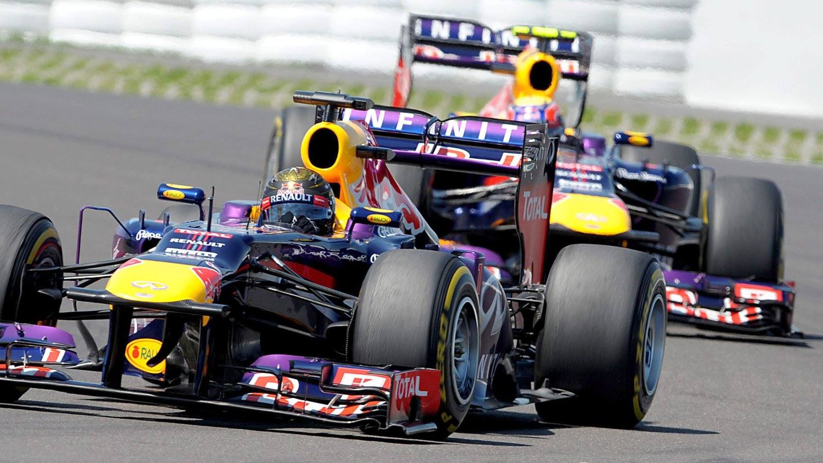 
Victoria para Sebastian Vettel, acompañado en el podio por Raikkonen y Grosjean; Fernando Alonso, cuarto
