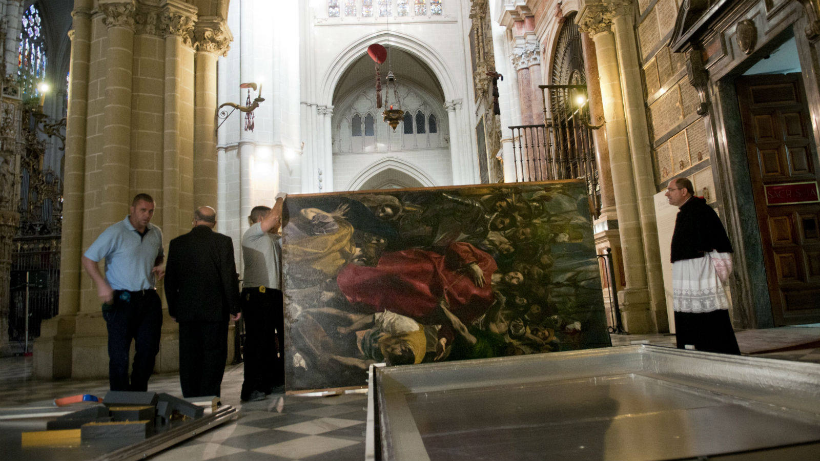 
Traslado de «El Expolio» de El Greco al Museo del Prado para su restauración
