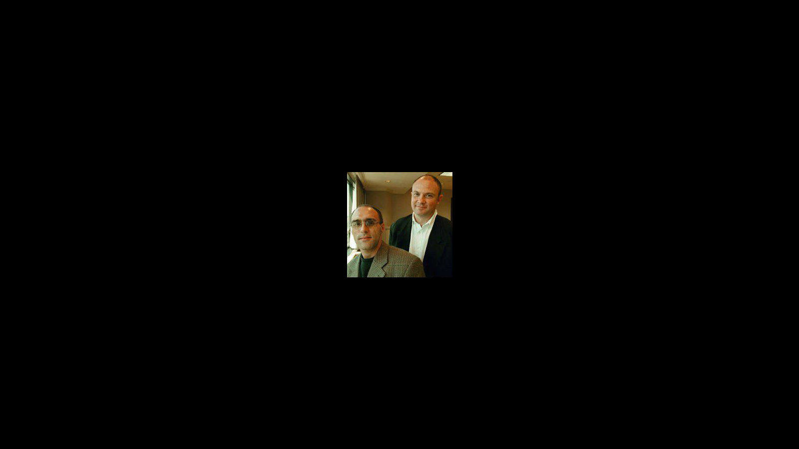 Joao Silva y Gren Marinovich publicaron un libro en el 2000 («The Bang-Bang Club: Snapshots from a Hidden War»), donde decían: «Descubrimos que la cámara nunca fue un filtro que nos protegiera de lo peor que tuvimos que presenciar y fotografiar».